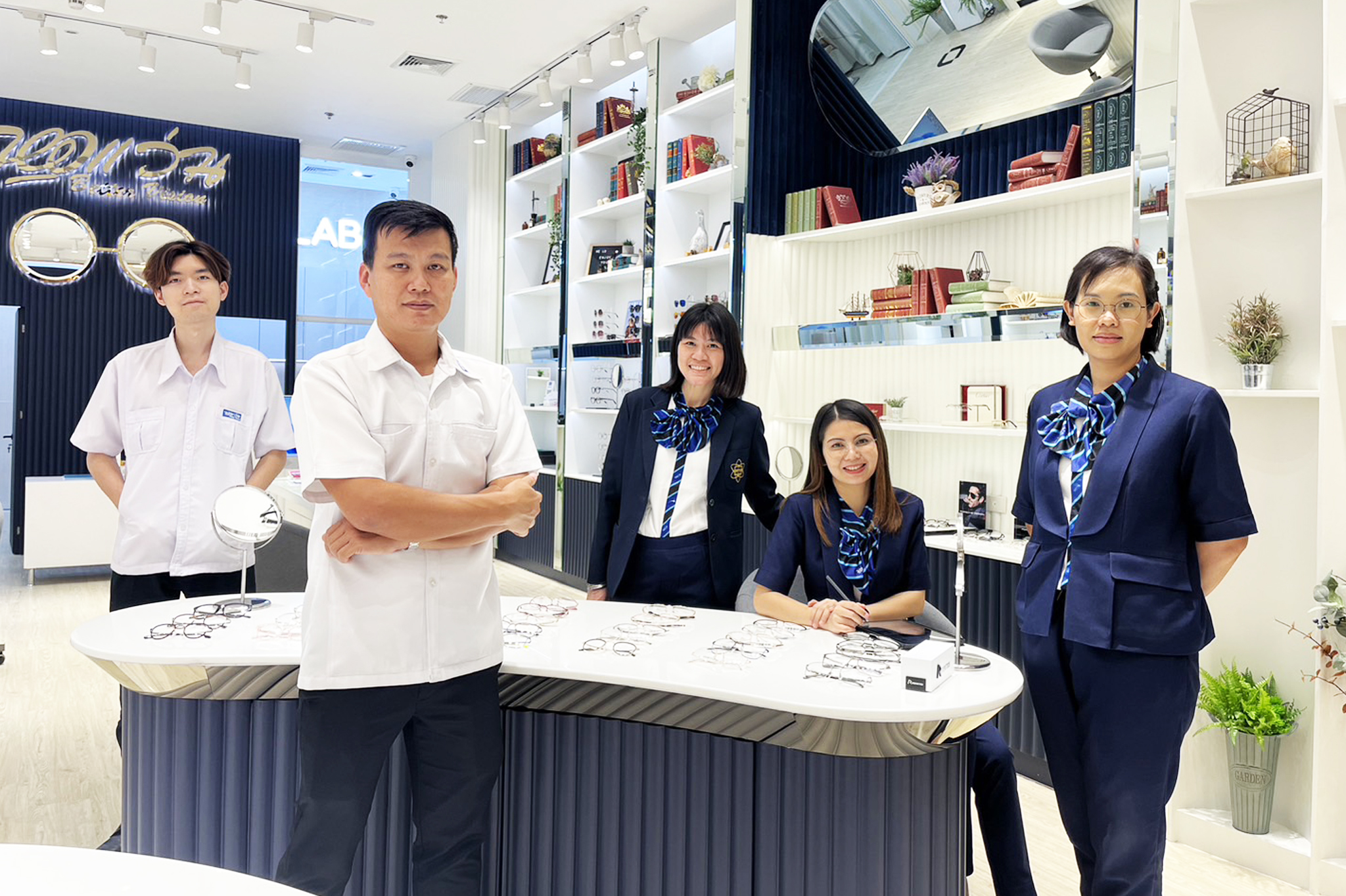 “หอแว่น” ร้านแว่นชั้นนำของไทย รีโนเวทสาขาสยามพารากอน ดันเป็นศูนย์ Lens Expert เชี่ยวชาญด้านเลนส์ พร้อมมอบประสบการณ์สุด Exclusive ล้ำหน้าทั้งดีไซน์และเทคโนโลยี