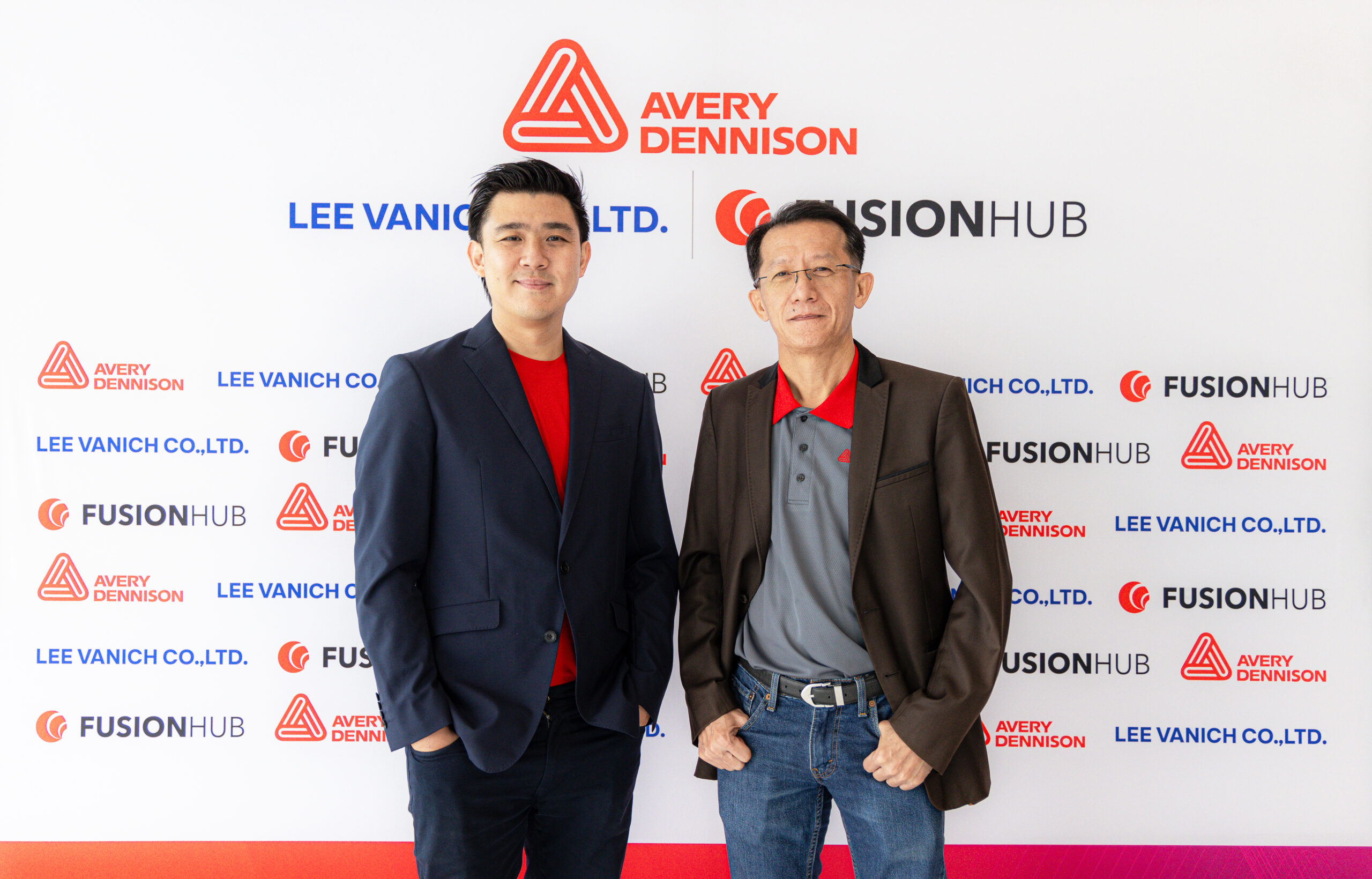 คุณ คัมภีร์ ธรรมธาราณา และ คุณวิสูตร โกเมนรัตนกุล กรรมการผู้จัดการ บริษัท ฟิวชั่น ฮับ จำกัด