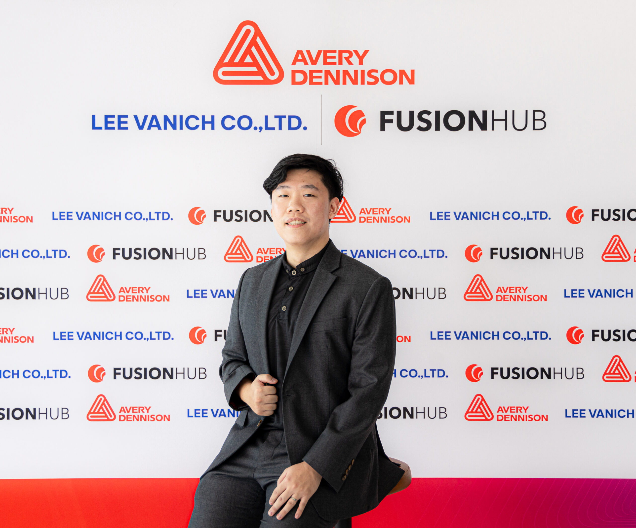 คุณปฏิพล วณิชชากรพงศ์ กรรมการผู้จัดการ บริษัท ลีวณิชย์ จำกัด